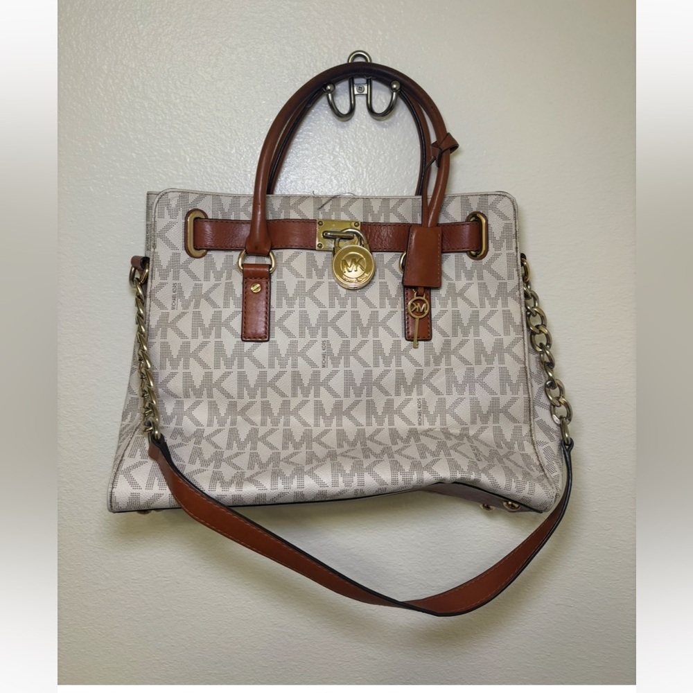 Michael Kors Beige/Acorn Signature Hamilton Tote with Gold Hardware - Picture 2 of 8